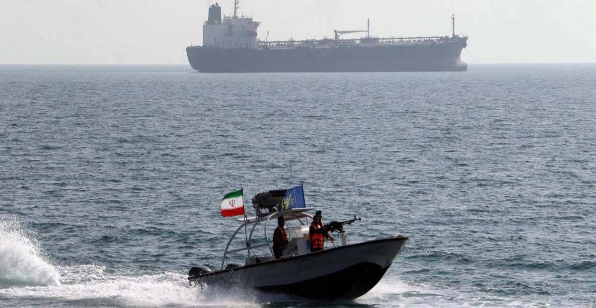 بيانات شحن تكشف اعتماد السفن على الممر الإيراني في هرمز