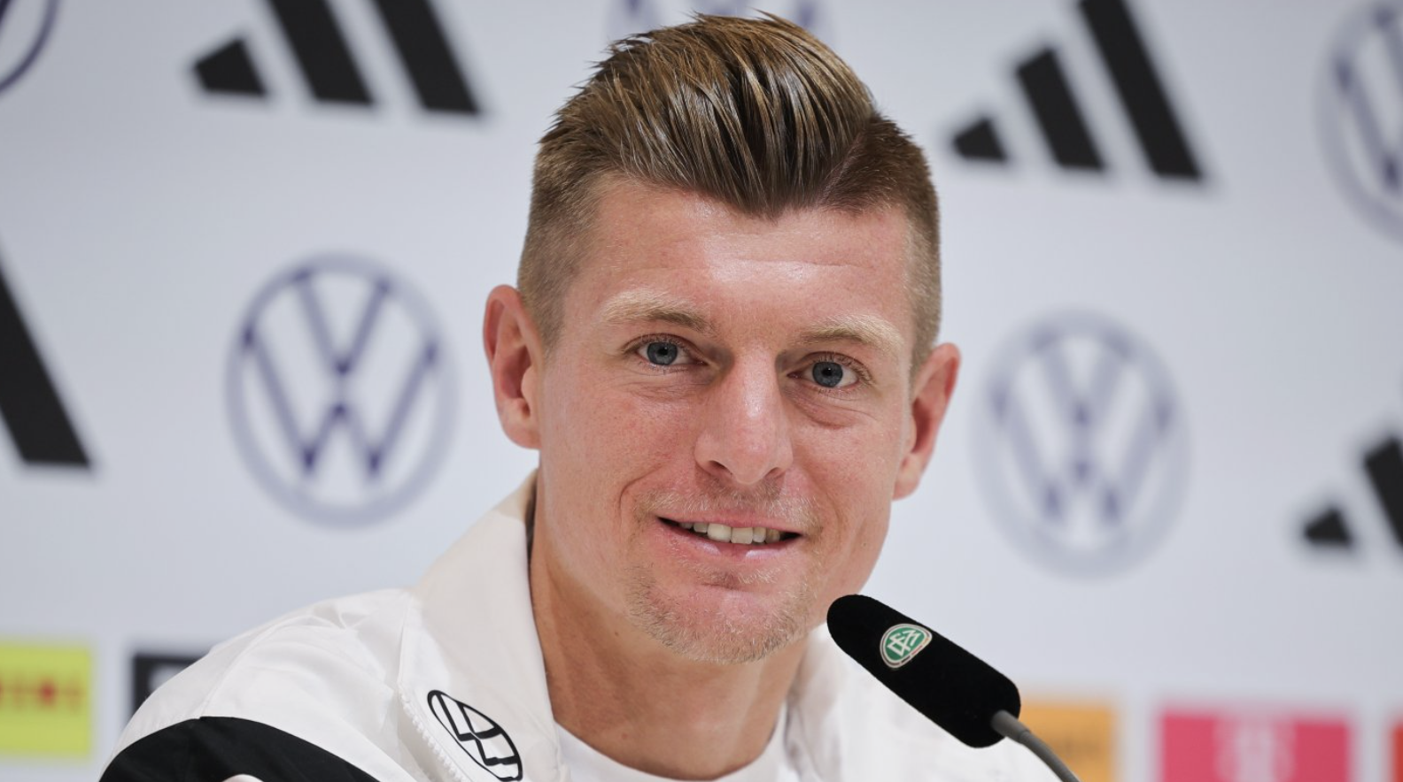 توني كروس يعلّق على أنباء عودته إلى ريال مدريد