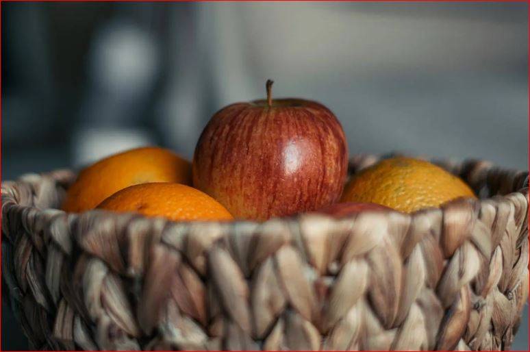 التفاح بقشره والبرتقال كاملاً.. خيارات صحية لمرضى السكري