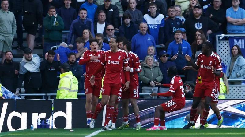 ليفربول يحسم الدربي مع ايفرتون بهدف قاتل لفان دايك