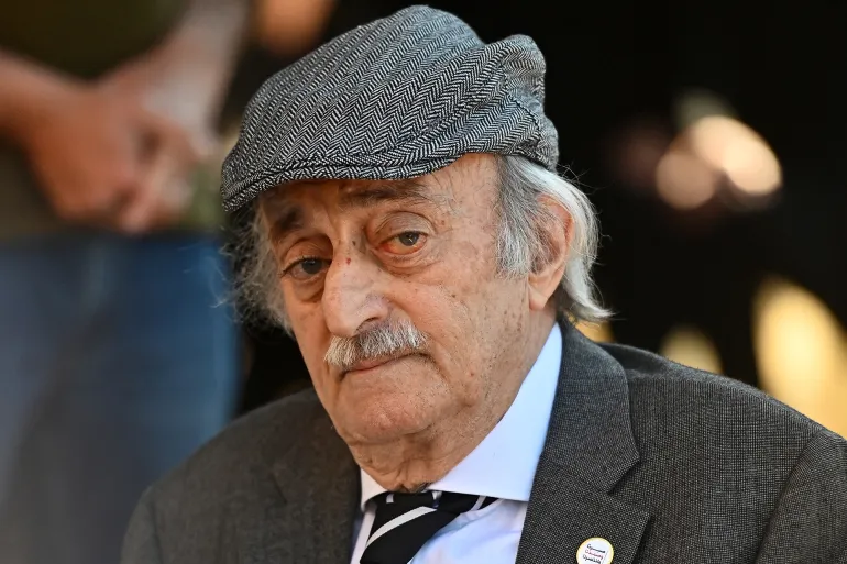 جنبلاط: يمكن التفاوض مع حزب الله بشأن نزع السلاح