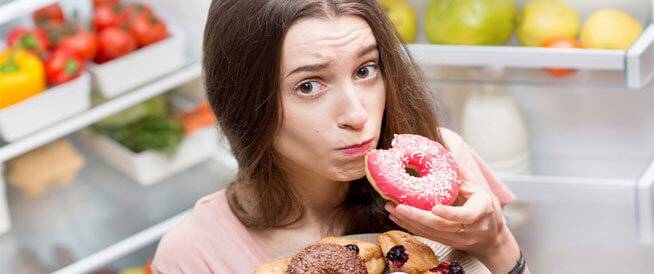 بكتيريا الأمعاء وشهيتك… من يختار طعامك فعلاً؟