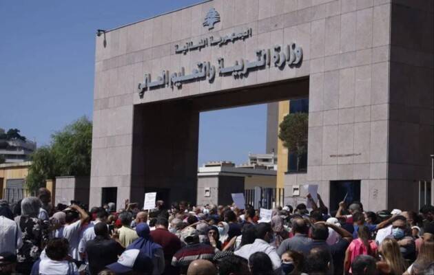 "حراك المعلمين المتعاقدين" يطالب بصرف فوري لمستحقاتهم وتعويضهم عن فترة التعطيل القسري