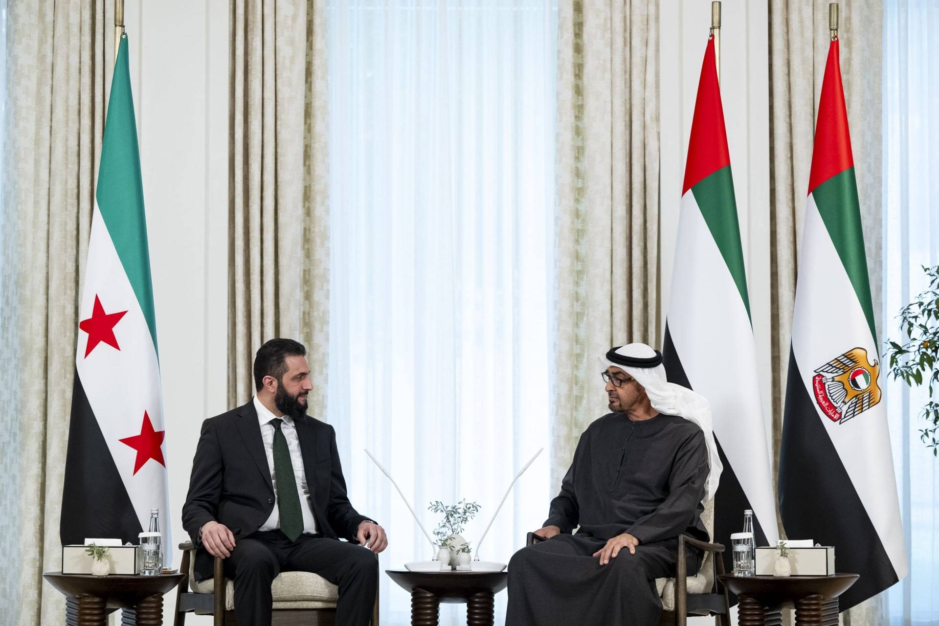 الشرع وبن زايد يبحثان الأمن الإقليمي وتعزيز التعاون الاقتصادي