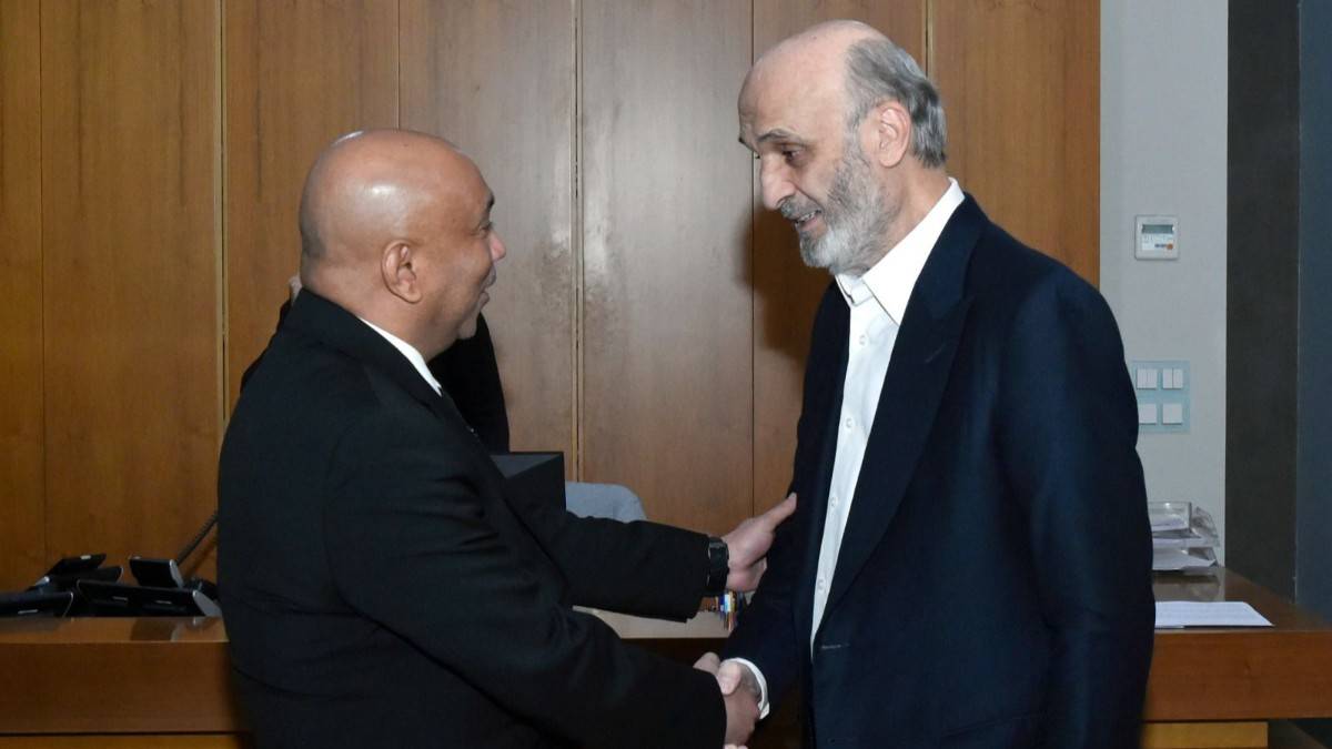 جعجع يستقبل السفير الكويتي الجديد ويؤكد عمق العلاقات اللبنانية–الكويتية