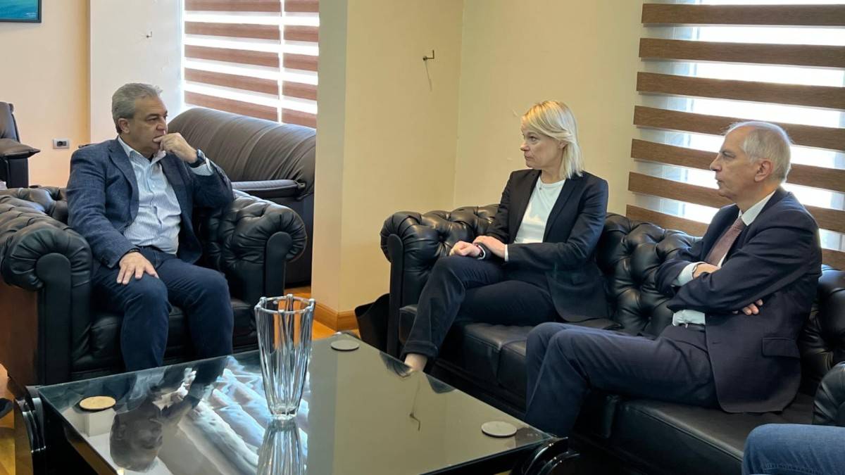 ماغرو وبيلينغ من بلدية صيدا: عملكم نموذج يُحتذى به في مواجهة الأزمة