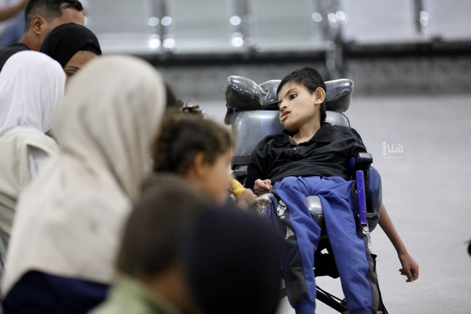 81 طفلاً من غزة يصلون الأردن للعلاج