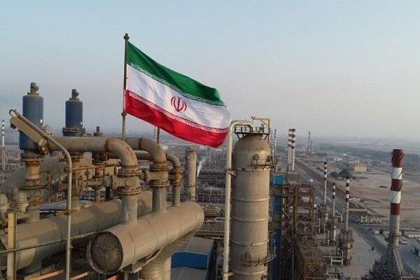 طهران تهدد بالرد على أي استهداف لآبارها النفطية