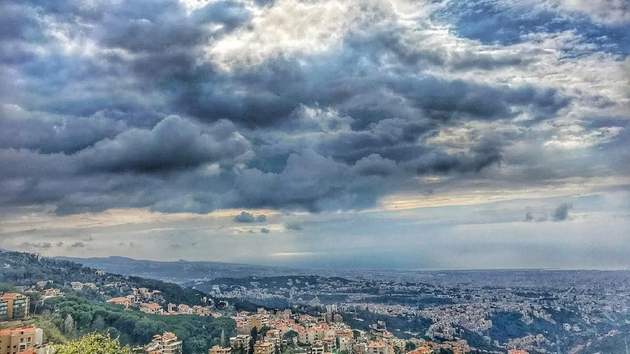 تقلبات جوية مستمرة في لبنان... وضباب وأمطار حتى نهاية الأسبوع