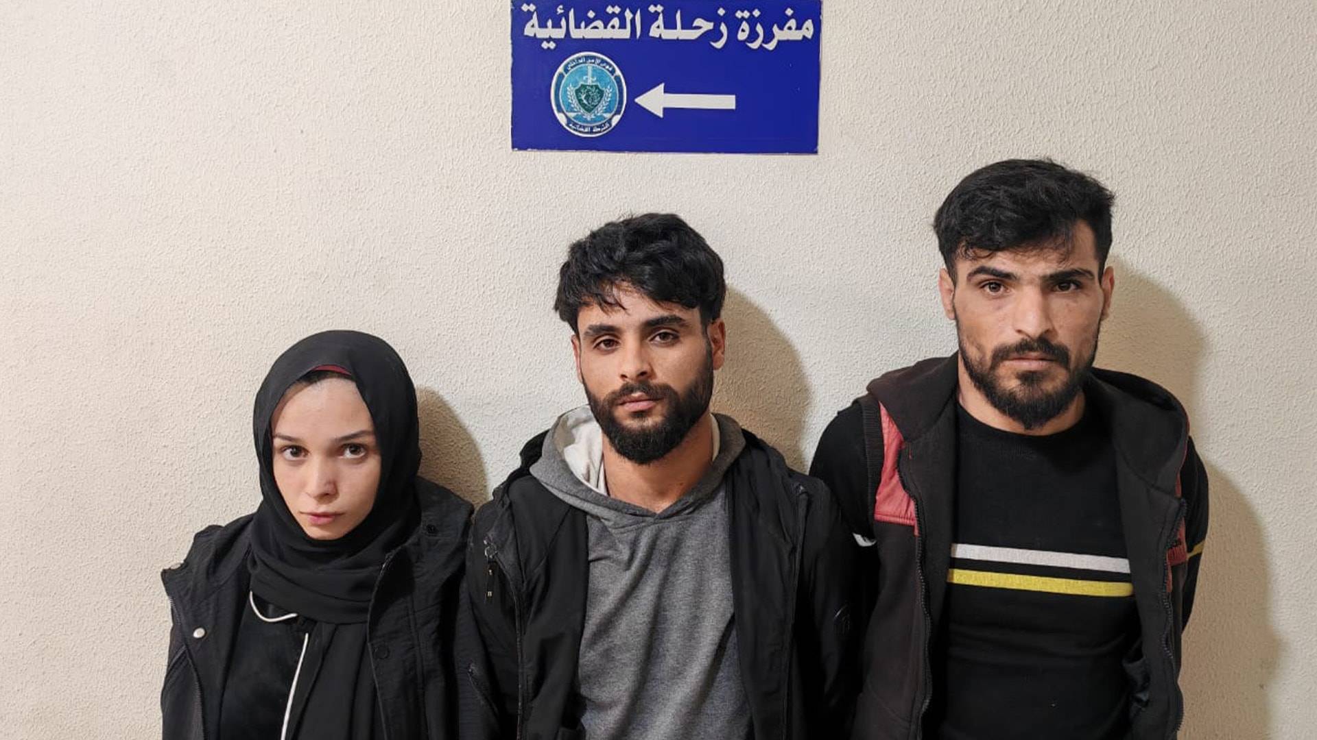 عصابة احتيال وبيع أساور مزيّفة في قبضة قوى الأمن