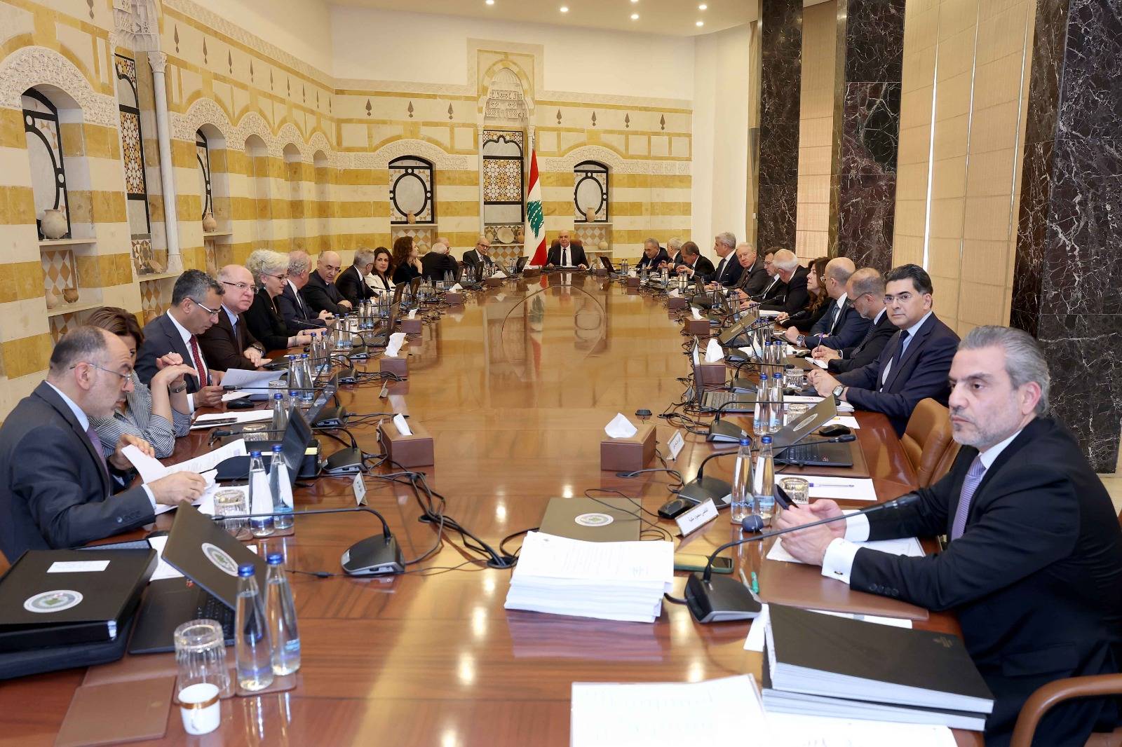 مجلس الوزراء عيّن مدعٍ عام للتمييز ورئيس هيئة التفتيش القضائي
عون: نواصل العمل مع أميركا للضغط على "إسرائيل"
سلام: لبنان لم يدخل بعد في المفاوضات