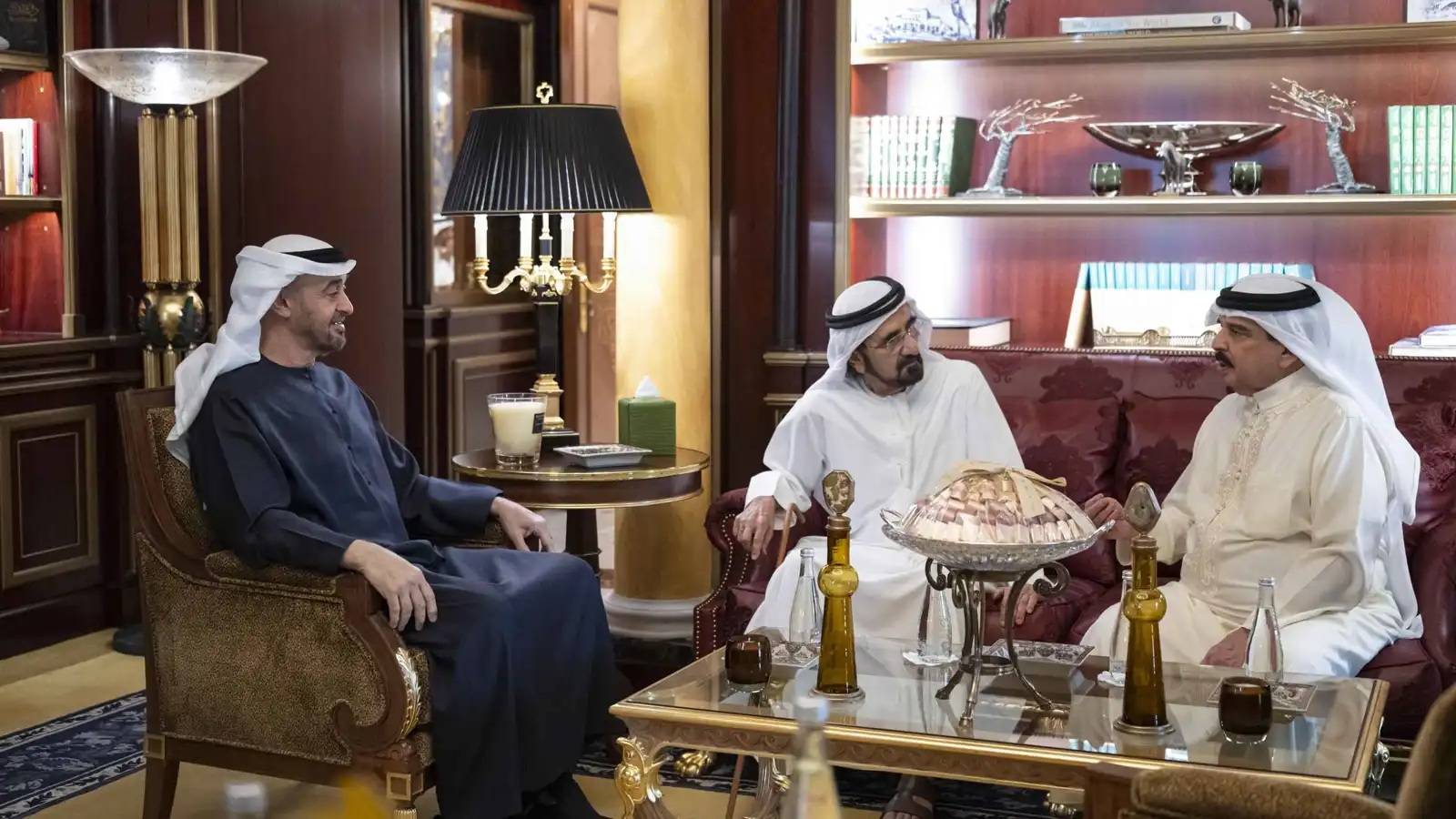 رئيس الإمارات يلتقي ملك البحرين