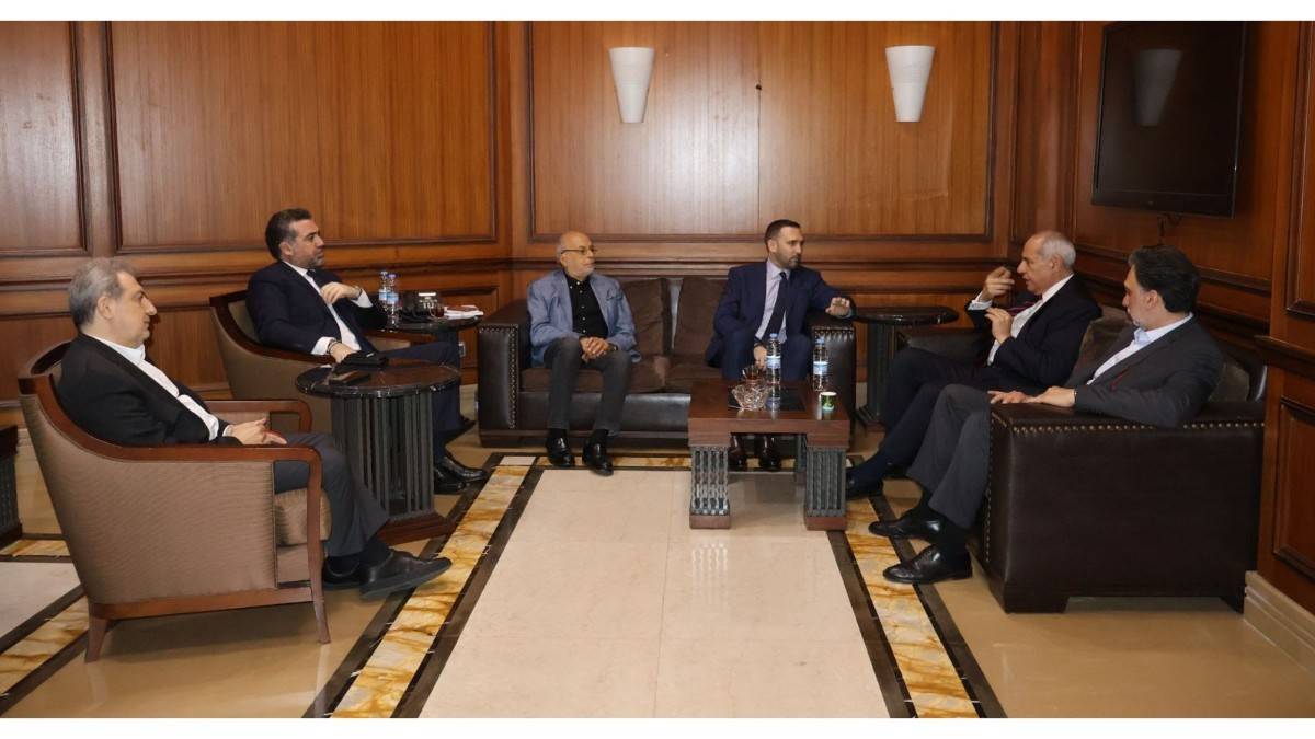 جنبلاط يتمسّك بالطائف: حصرية السلاح بيد الدولة وتحرك لبناء شبكة أمان وطني