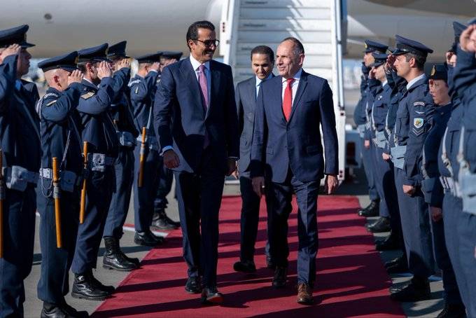 أمير قطر يصل إلى أثينا في زيارة عمل لتعزيز التعاون الثنائي