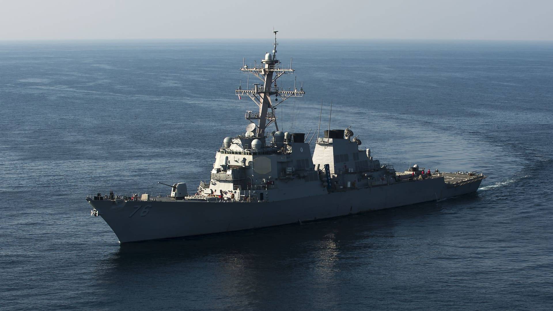 تعطّل المدمّرة USS Higgins نتيجة خلل في منظومة الأسلاك الكهربائية