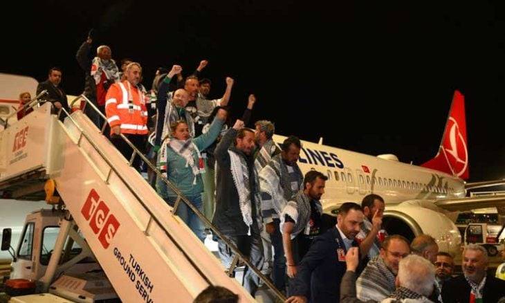 وصول 59 ناشطاً من "أسطول الصمود" إلى إسطنبول بعد اعتراضهم في البحر