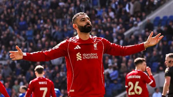 بعد اصابته امام كريستال بالاس.. هل يشارك محمد صلاح أمام مانشستر يونايتد؟