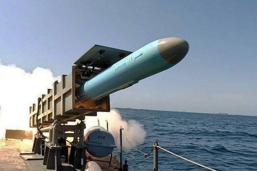 حرس الثورة ينفي عبور سفن في هرمز ويحذر من "إيقاف السفن المخالفة"