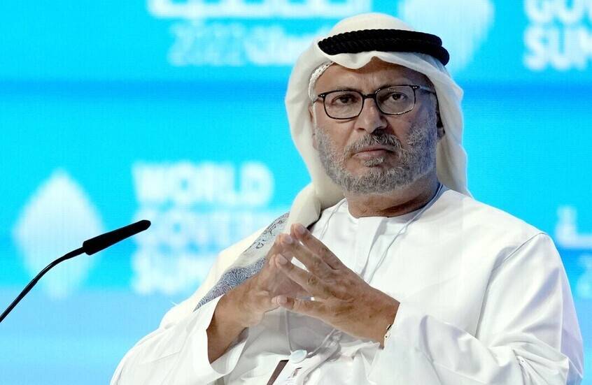 قرقاش: التصعيد الإيراني واستهداف المدنيين ليس إلاّ إفلاسًا أخلاقيًا
