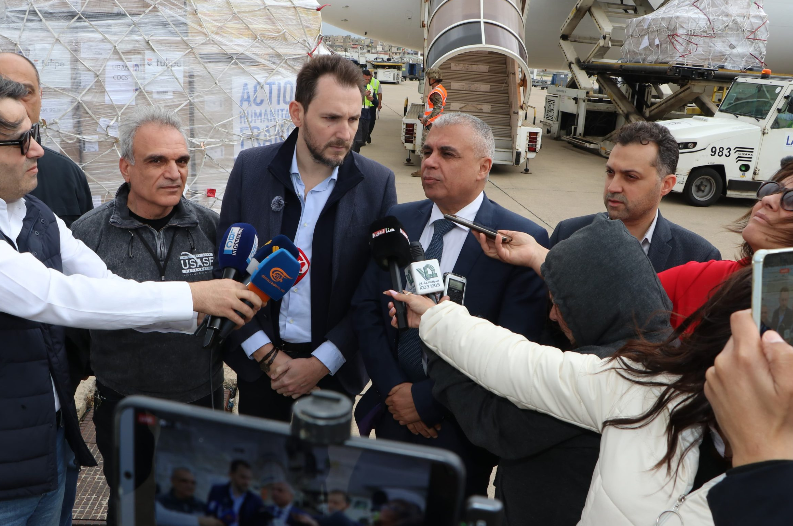 مساعدات طبية فرنسية تحط في بيروت