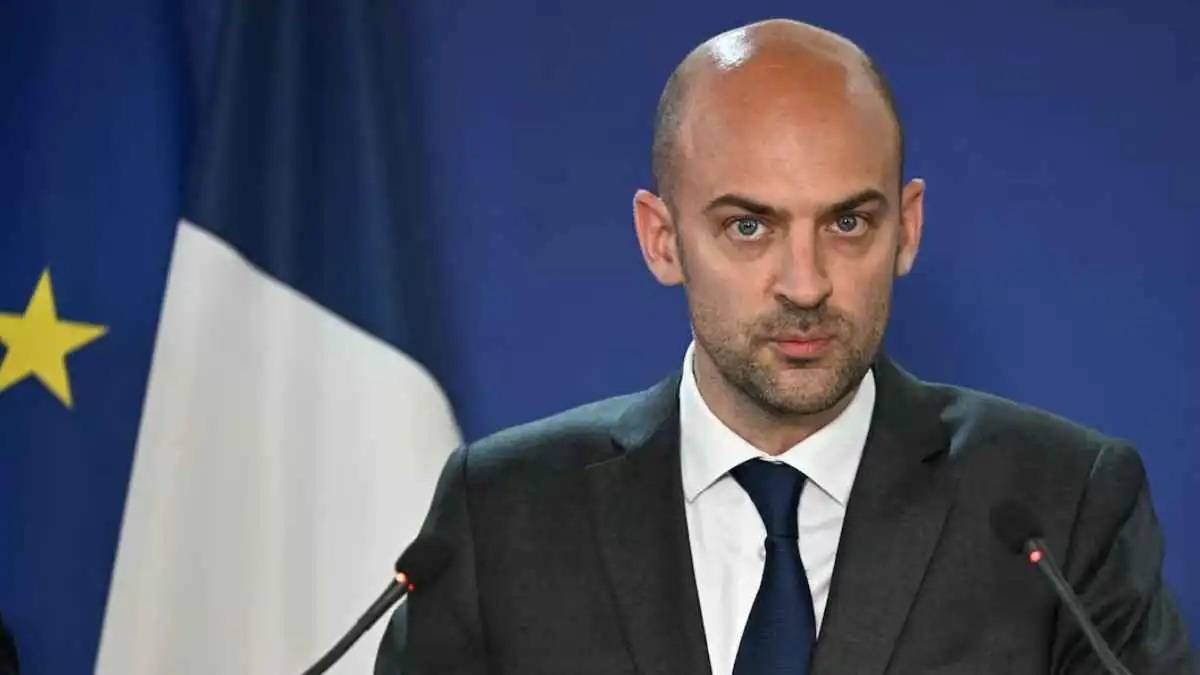 فرنسا: لا رفع للعقوبات عن إيران ما دام مضيق هرمز مغلقًا