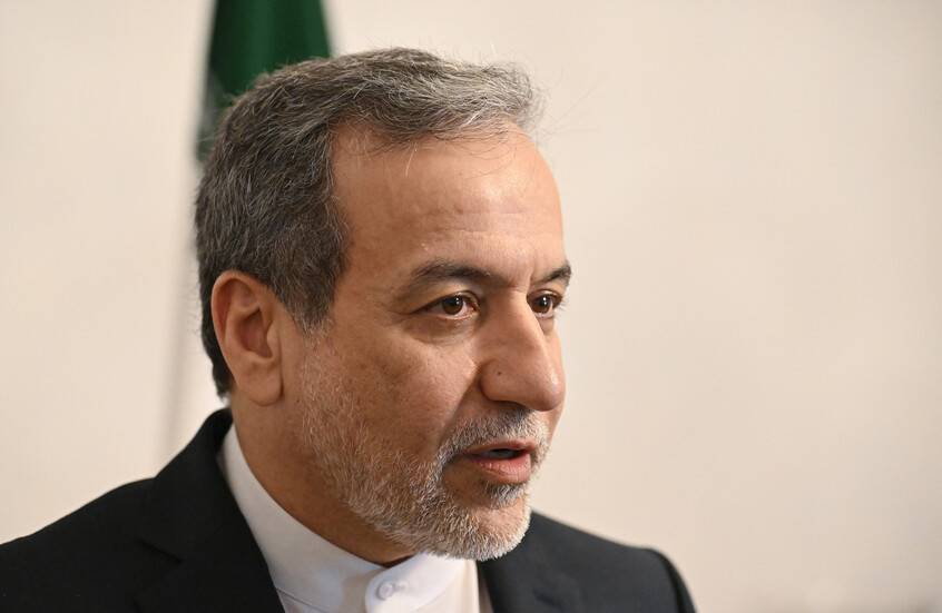 "تسنيم": عراقجي عاد من بكين إلى طهران دون زيارة إسلام آباد