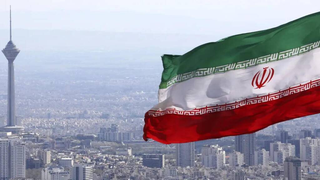 إيران تنفي إخراج يورانيوم من البلاد.. وتتمسك بـ"خطوط حمراء" في التفاوض
