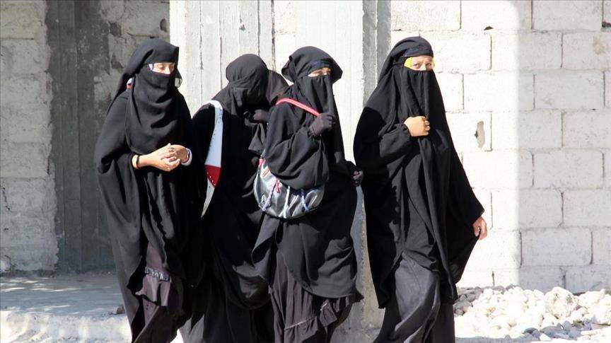 أستراليا: وصول 3 نساء مرتبطات بـ”داعش” بعد عودتهن من سوريا