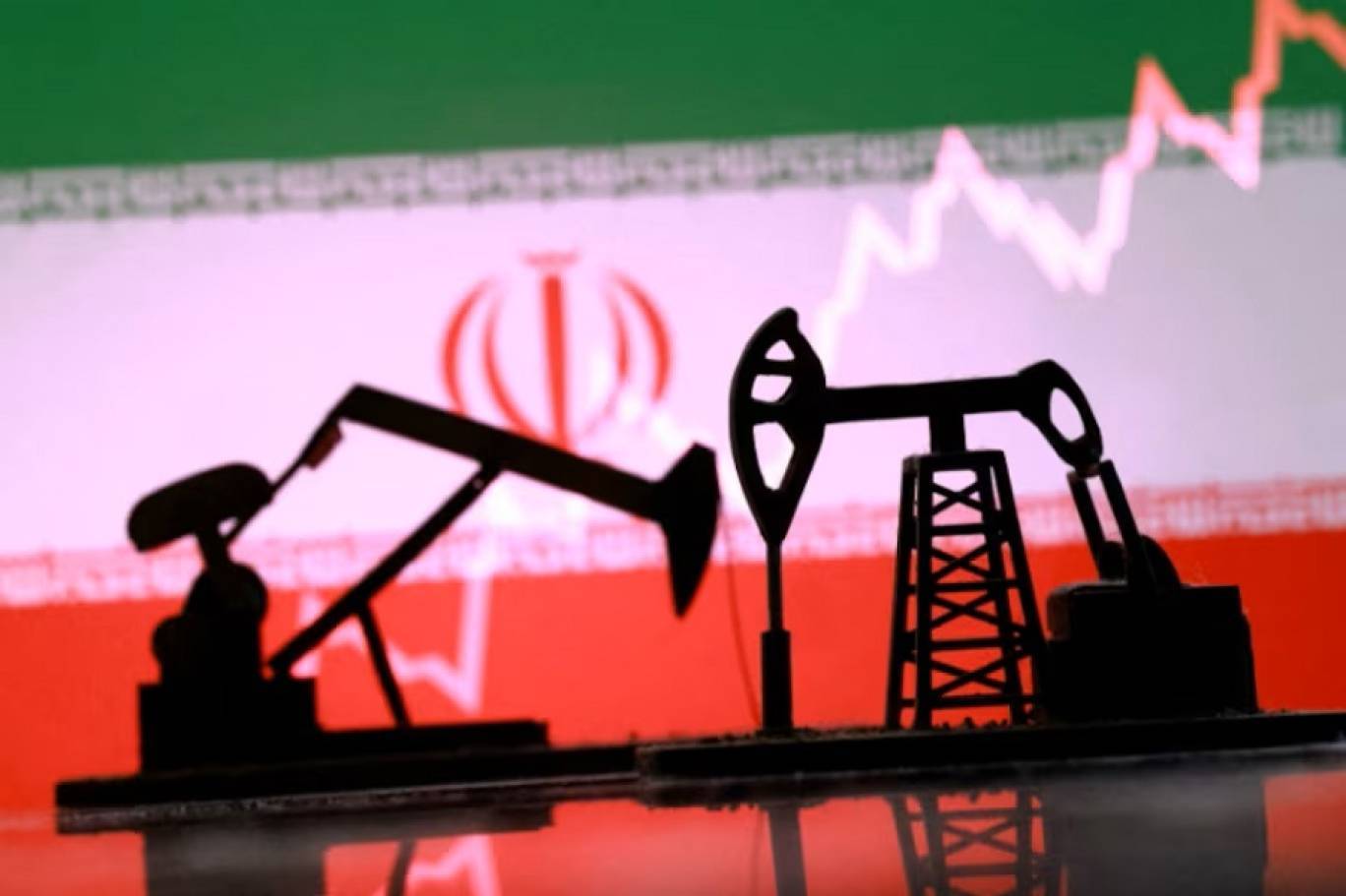 وزير النفط الإيراني: صادرات النفط مستمرة رغم الضغوط والحصار البحري