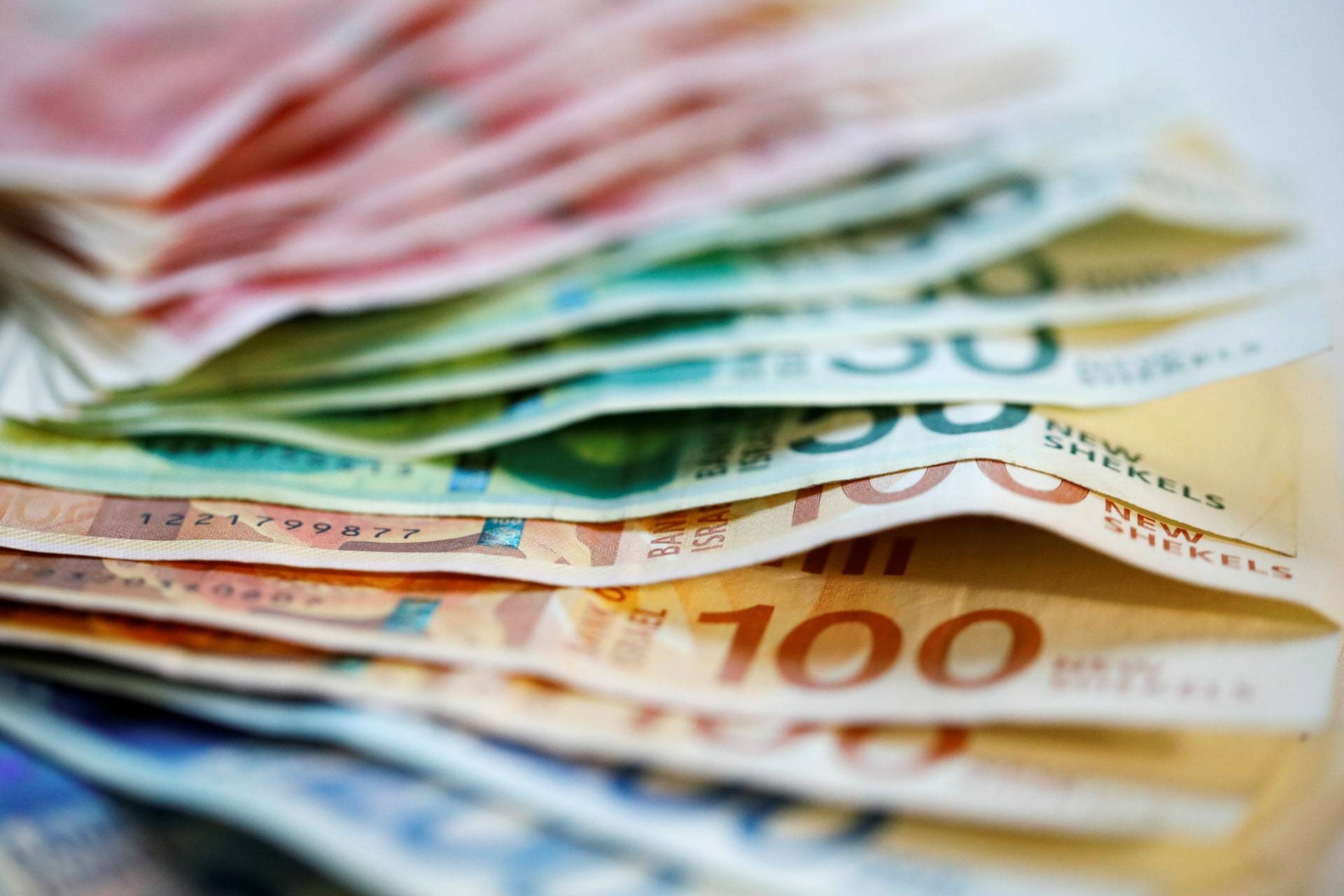 الشيكل في تصاعد مستمر... ومخاوف من أزمة اقتصادية في "إسرائيل"
