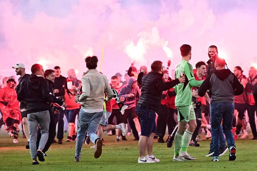 شغب جماهيري يلغي قمة براغ بين سلافيا وسبارتا
