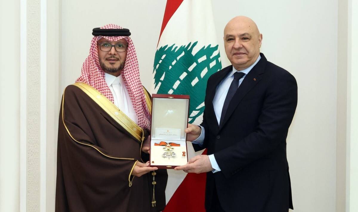 في وداعية البخاري... عون يمنحه اعلى وسام وطني