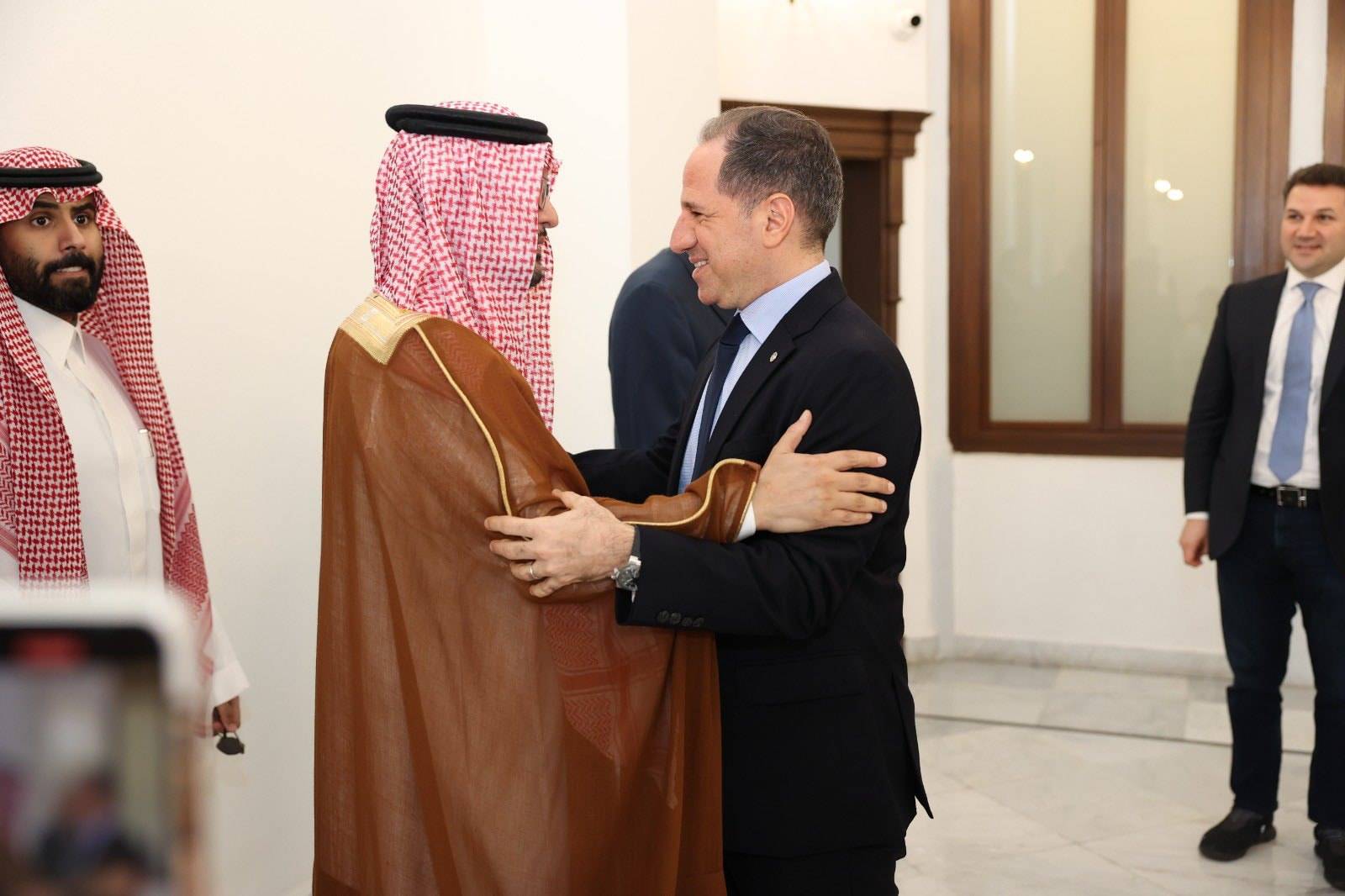الجميل التقى البخاري في زيارة وداعية