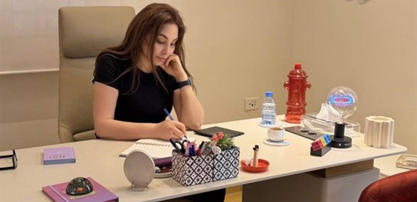كانت في باريس... هكذا تعرّضت إليسا للإصابة