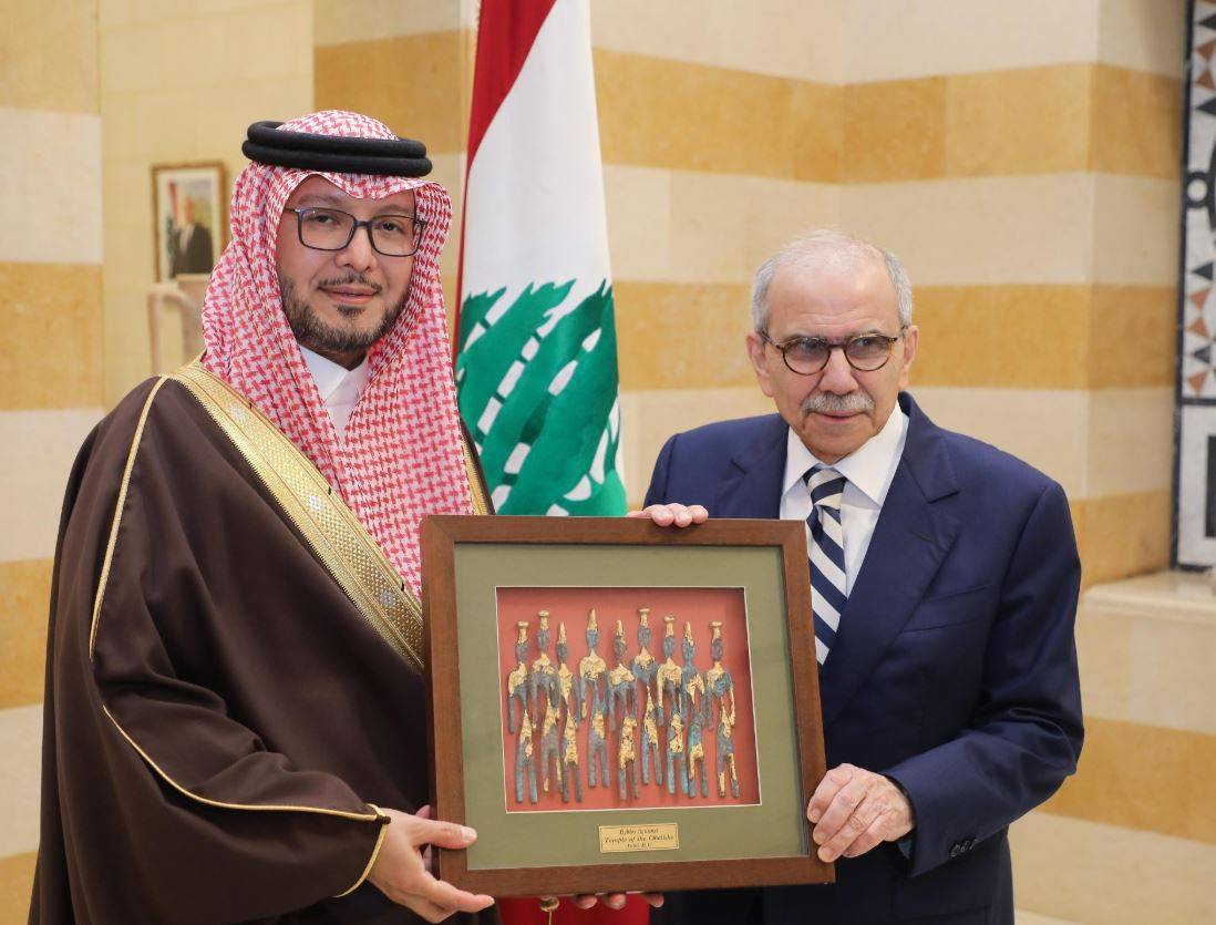 استقبل رئيس مجلس الوزراء الدكتور نواف سلام السفير السعودي الدكتور وليد بخاري ونوّه بجهوده الكبيرة في توطيد العلاقات الثنائية بين لبنان والمملكة العربية السعودية وبالدور الأساسي الذي لعبه في فترة دقيقة من تاريخ وطننا