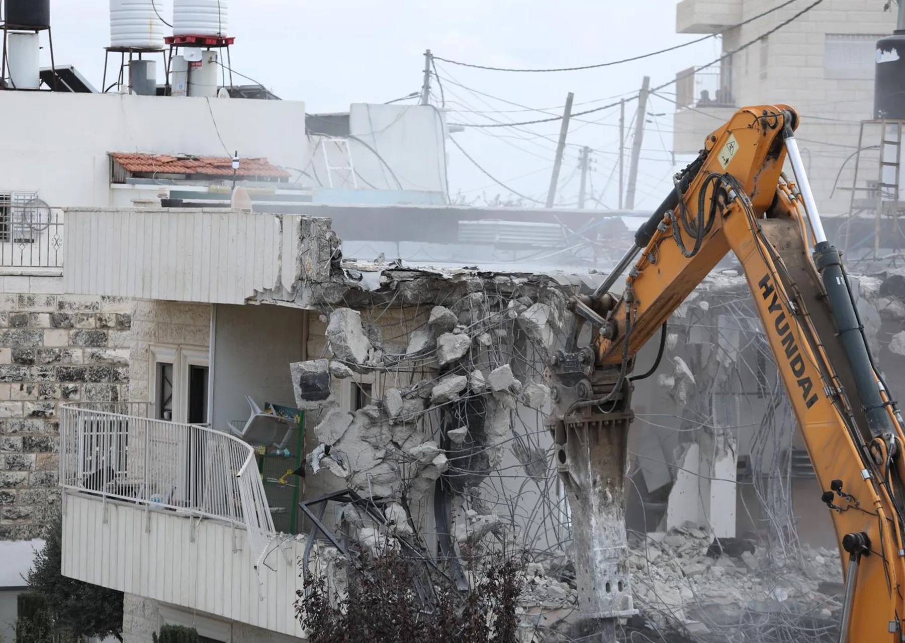 قوات الاحتلال تهدم عشرات المنشآت التجارية الفلسطينية في جنوب شرق مدينة القدس