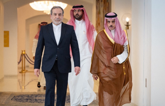 بن فرحان يبحث مع عراقجي تطورات المحادثات الإيرانية الأميركية