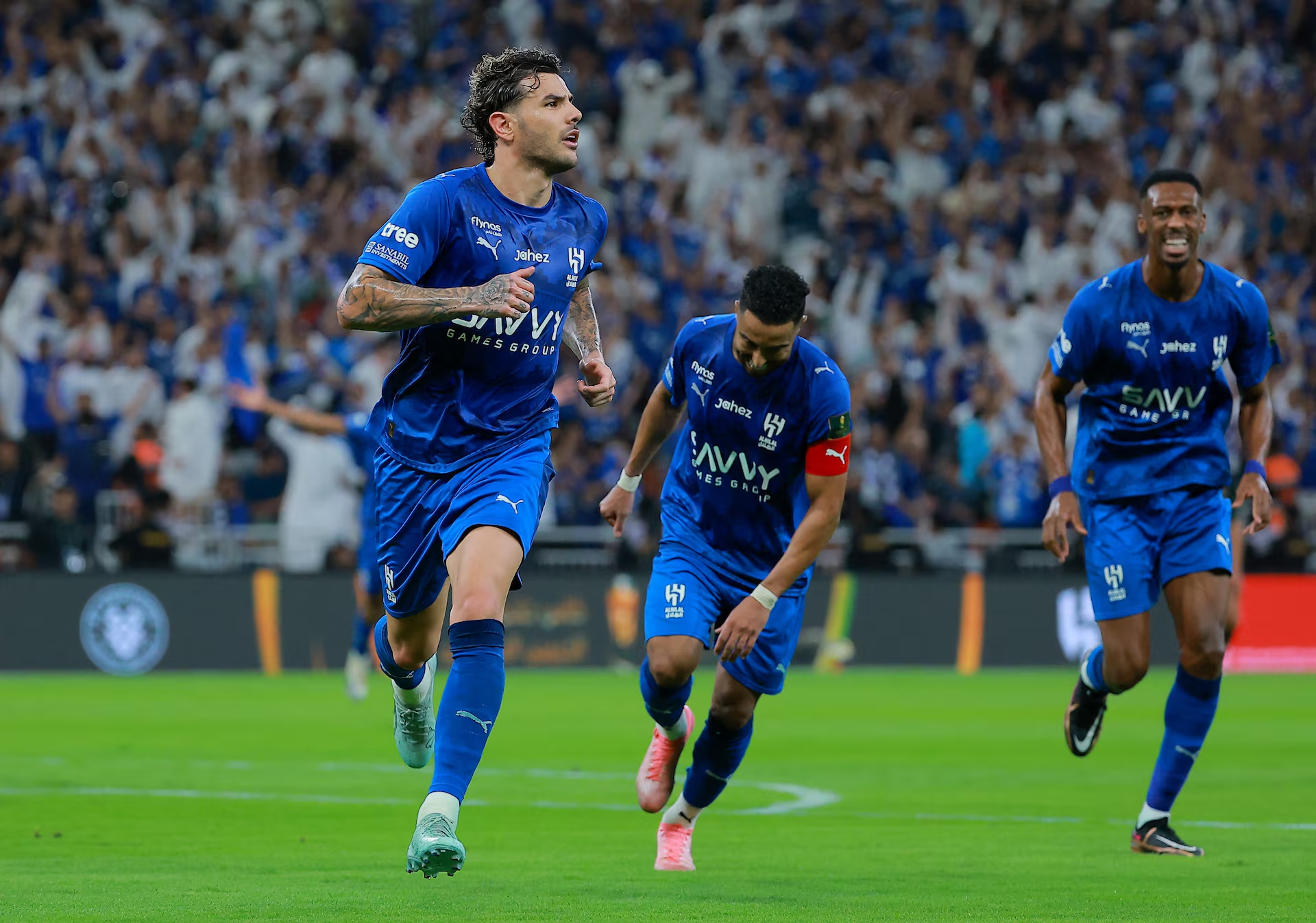 الحسم بين النصر والهلال الى الجولة الاخيرة...هفوة بينتو تشعل الدوري السعودي
