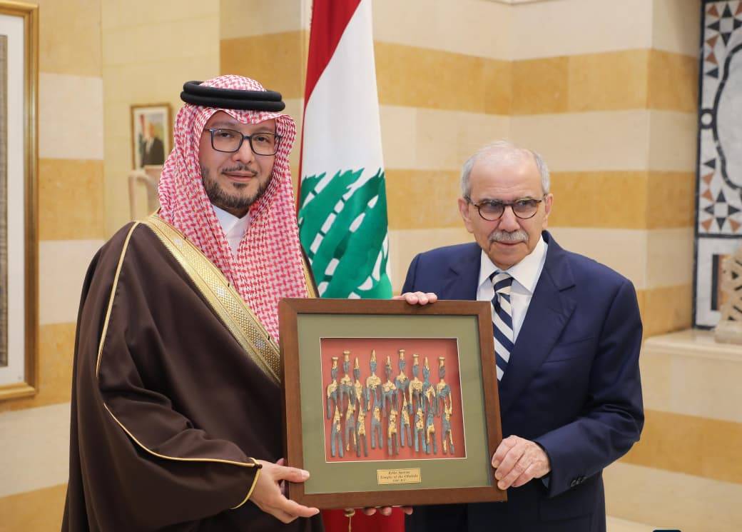 سلام يستقبل بخاري مودعاً ويلتقي النائب عبدالله