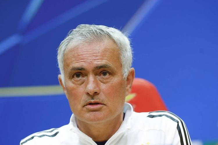 مورينيو يقترب من ريال مدريد ويتواصل مع مبابي وفينيسيوس وكورتوا
