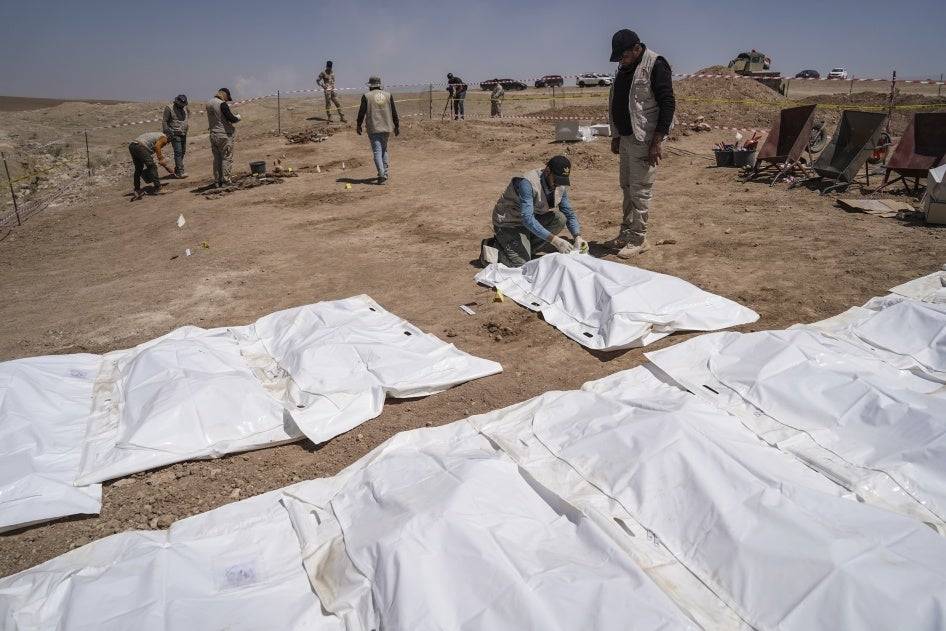 مركز جنيف يدعو لتحقيق مستقل في المقابر الجماعية بالأنبار
