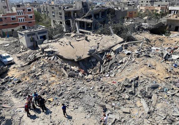 شهيدان و5 جرحى بقصف إسرائيلي استهدف مركبة غرب غزة