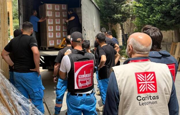 "إسعاف النبطية" يتسلم مساعدات إغاثية من "كاريتاس" وهيئة خدمات الإغاثة الكاثوليكية