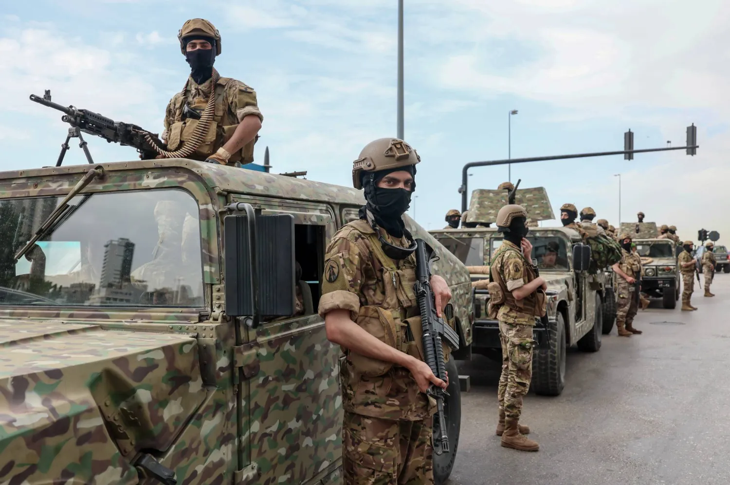 الجيش: توقيف شخصين بجرم سرقة منزل في كورنيش المزرعة