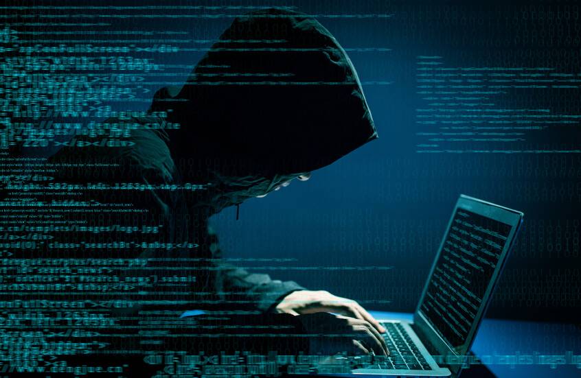 امرأة تخسر 24 ألف دولار بسبب رسالة احتيالية باسم "آبل"