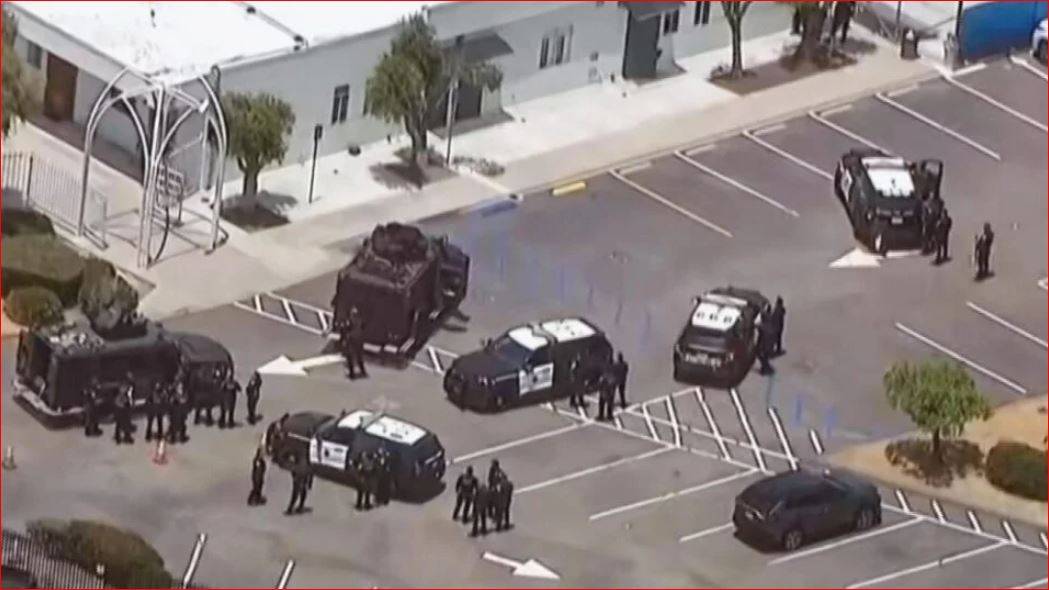 3 قتلى في إطلاق نار جماعي على مسجد بسان دييغو