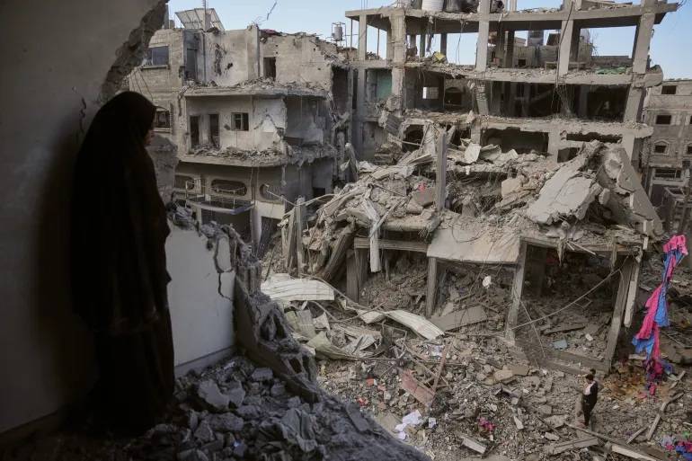 غزة تحت النار.. قصف متواصل وشلل في حركة المعابر