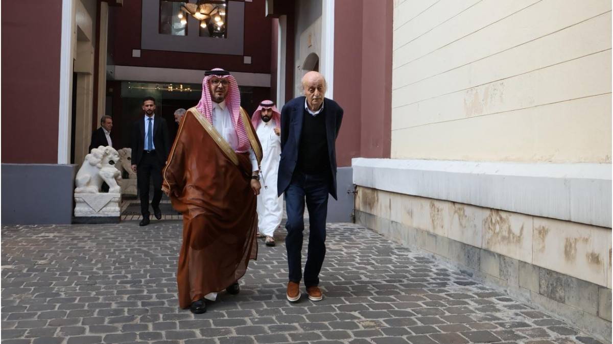 زيارة وداعية في كليمنصو... جنبلاط يشكر بخاري على جهوده الدبلوماسية