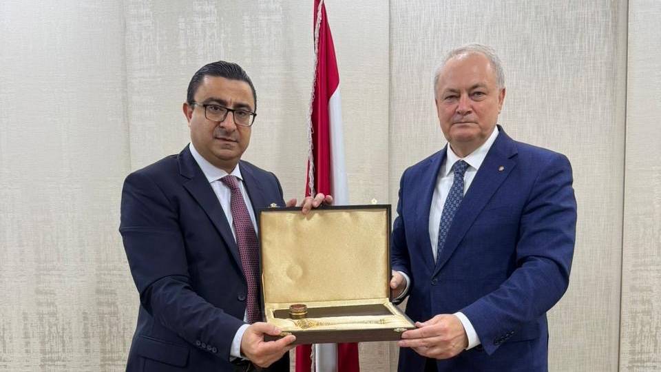 السفير الروسي في لبنان يهنئ القاضي رامي الحاج