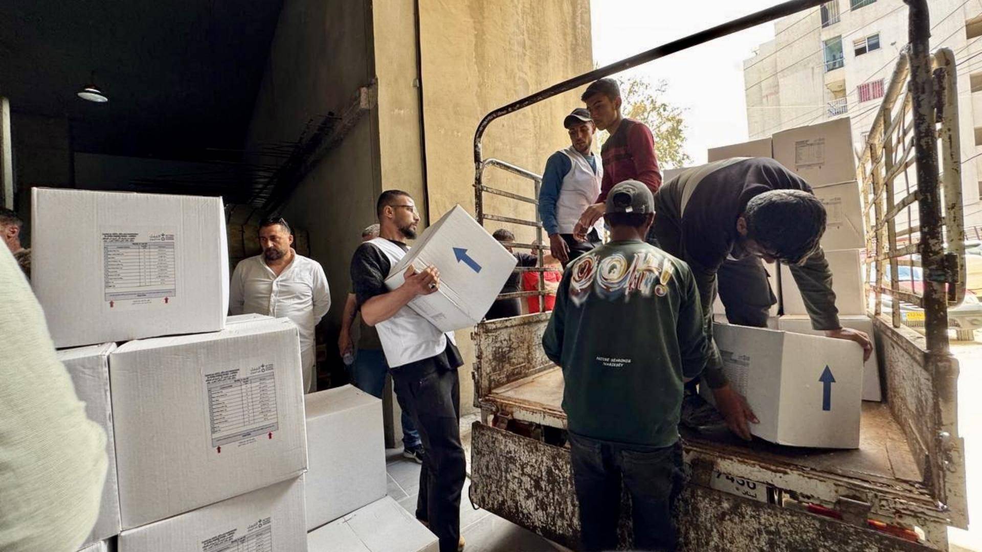 في صيدا.. اليونيفيل تسلّم 600 حصة غذائية للبلديات الجنوبية